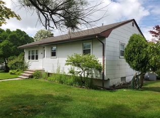 5 Uranus Rd, Rocky Point, NY 11778