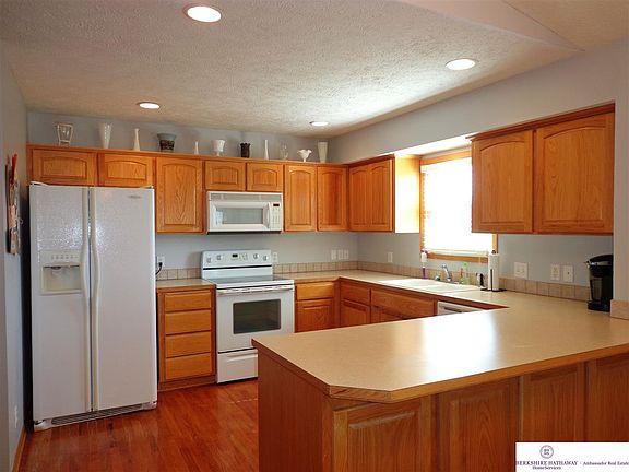 5th image of 21401 Parkview Dr