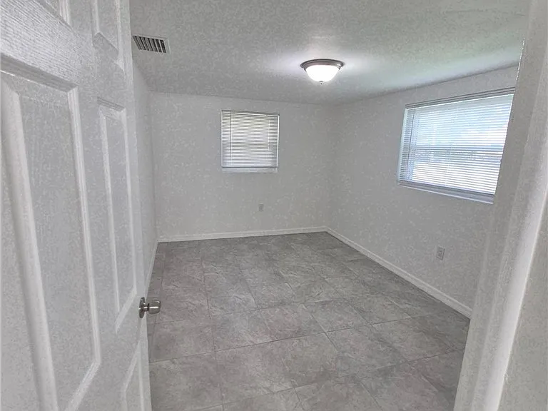 27 E Lemon St — Photo 15