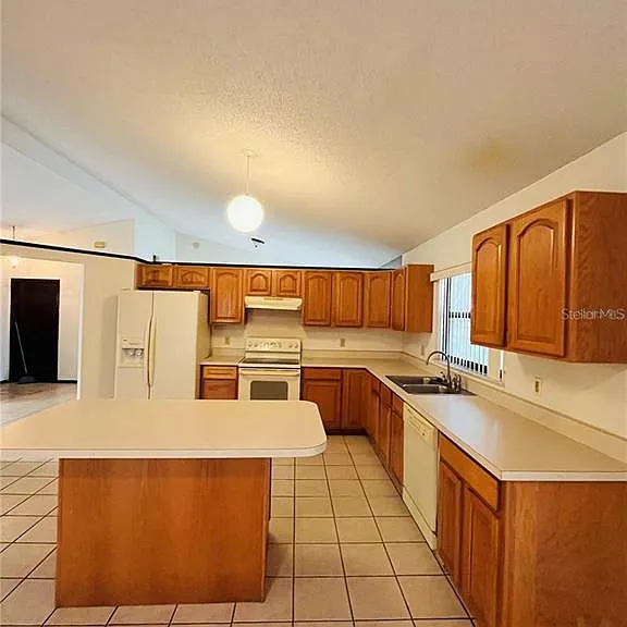 1748 Brightmeadow Ct — Photo 2
