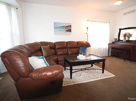 4th image of 7525 Lochmoor Dr