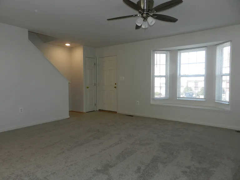 105 Merrill Ct — Photo 4