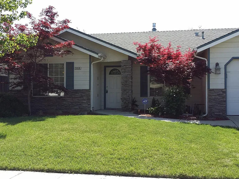 2059 E Lexington Ave — Photo 1