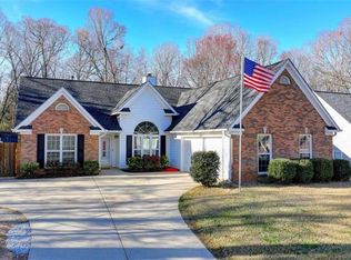 5625 Newberry Point Dr, Flowery Branch, GA 30542
