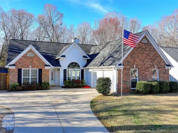 5625 Newberry Point Dr, Flowery Branch, GA 30542