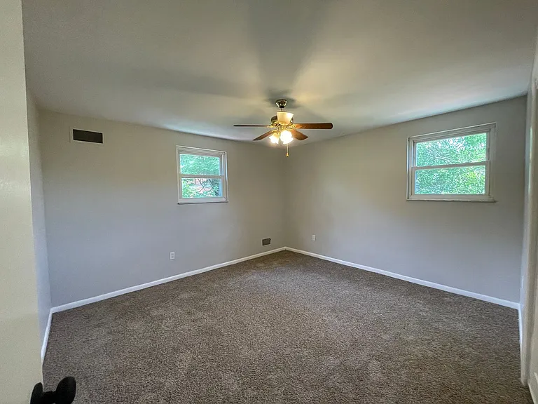 112 Woodlawn - (06107) — Photo 11