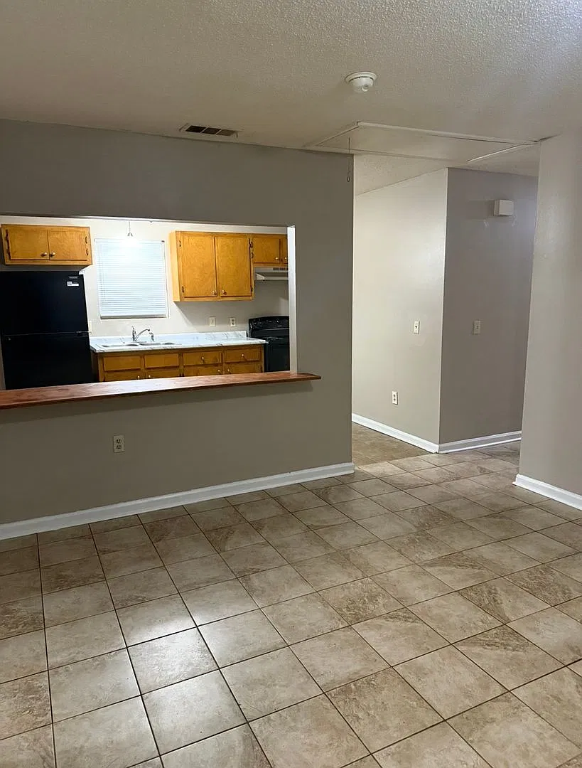 The Ellis — Photo 2