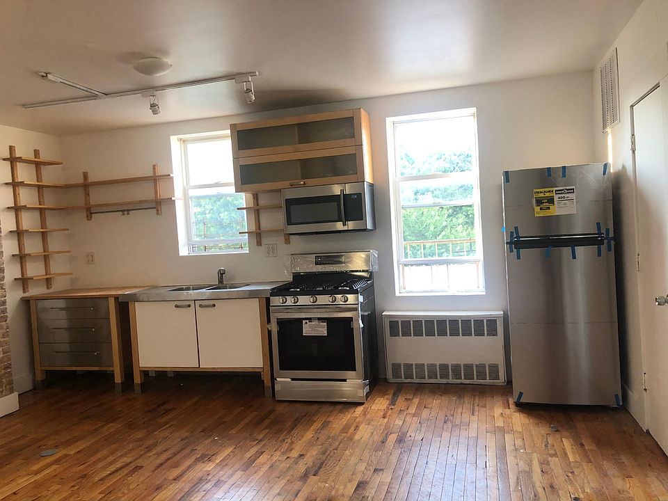1st image of 323 Fillmore St #3