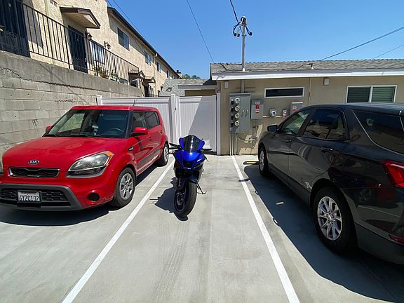3rd image of 549 E Tujunga Ave #549