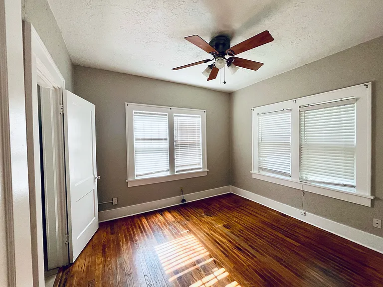 205 S Flood Ave — Photo 12