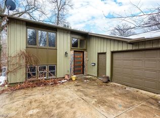 808 Valley Dr, Amherst, OH