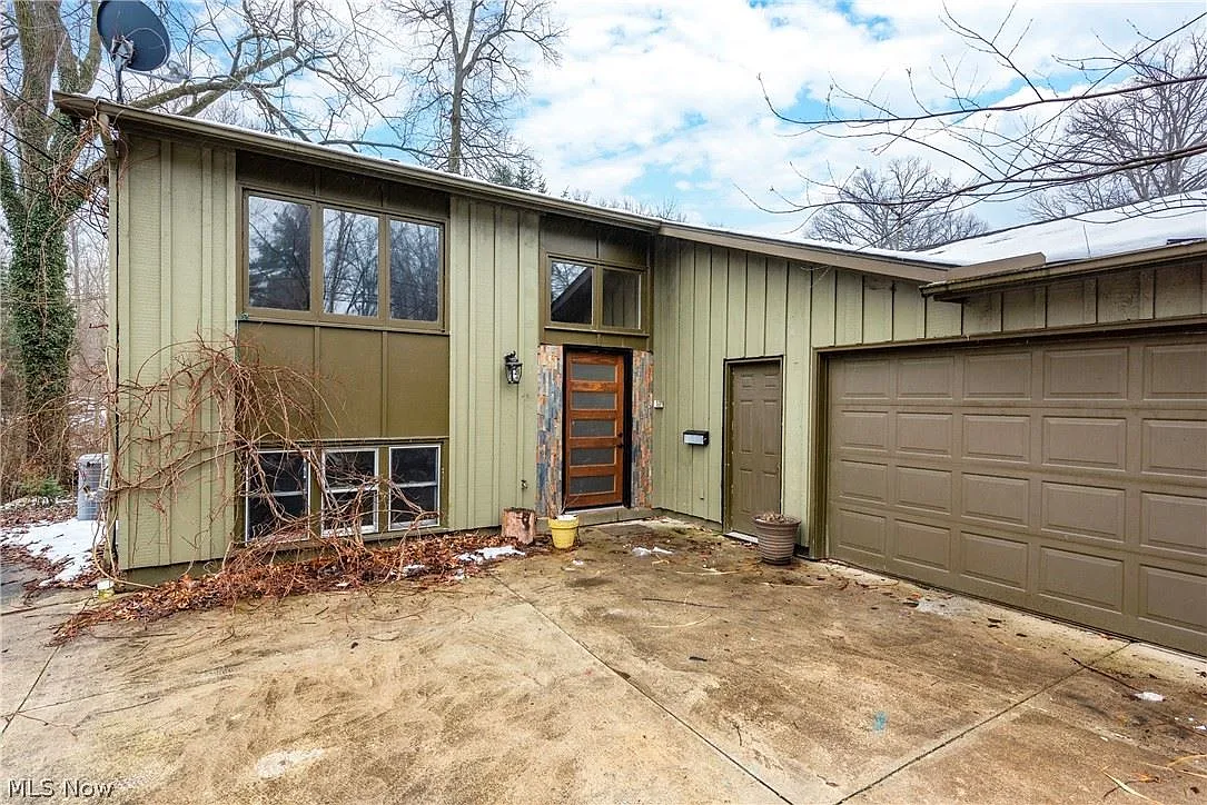 808 Valley Dr photo 1
