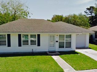26 Tulip Dr, Gretna, LA 70053