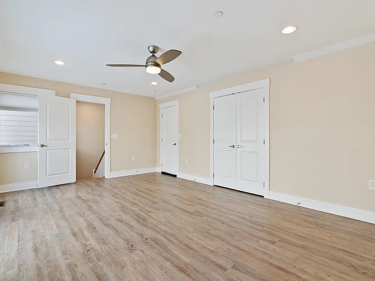 top floor flex space/office/ extra bedroom