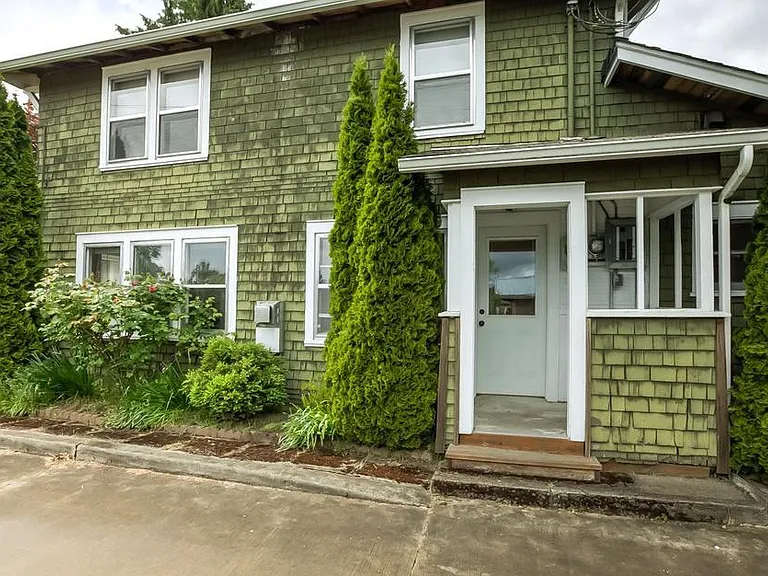 353 SW B Ave — Photo 16