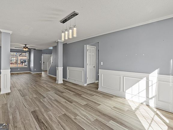 5th image of 541 Hamlet Dr