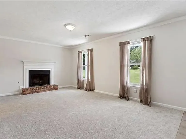 3081 Brooks Dr — Photo 1