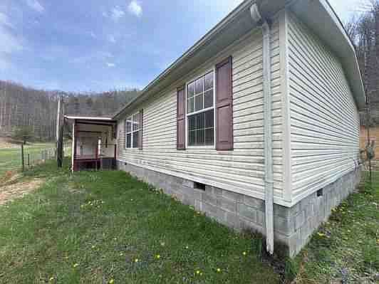 3rd image of 429 Rocky Top Hl