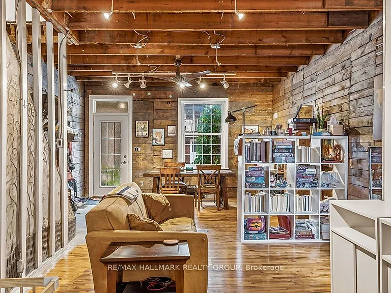 439 Kent St — Photo 13