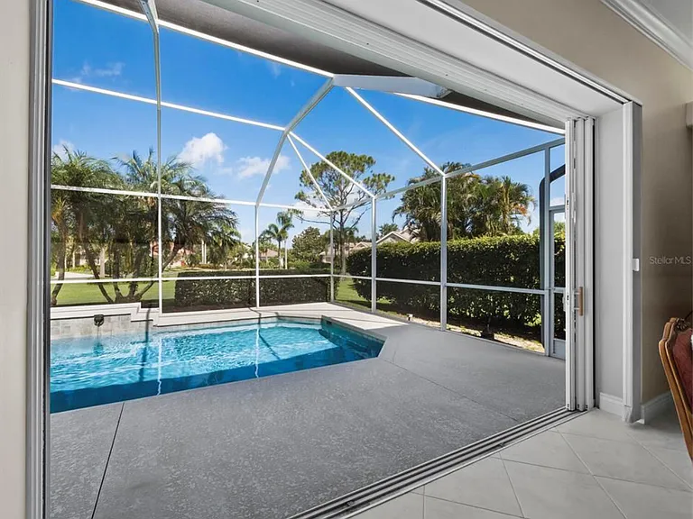 Butlers Crest Dr — Photo 15