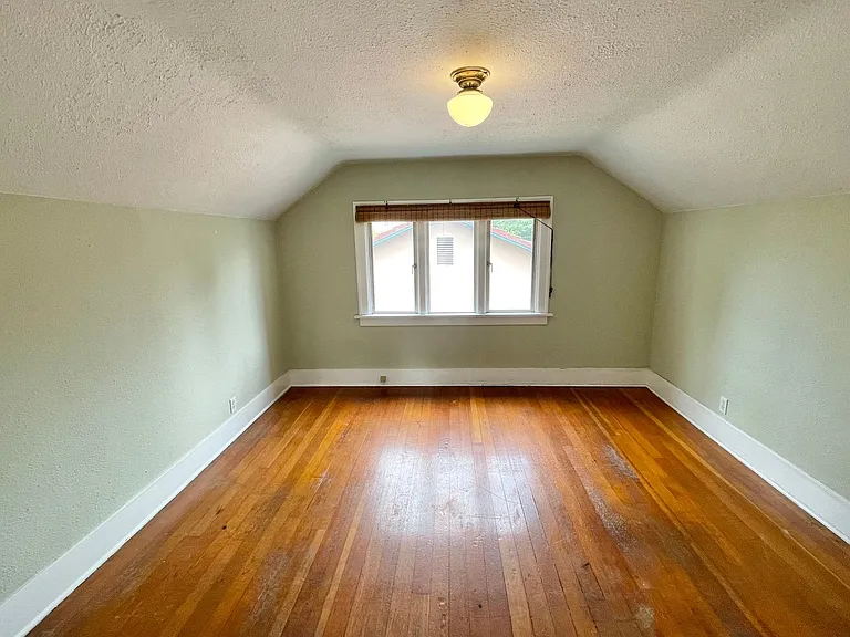 6335 6th Ave NE — Photo 11