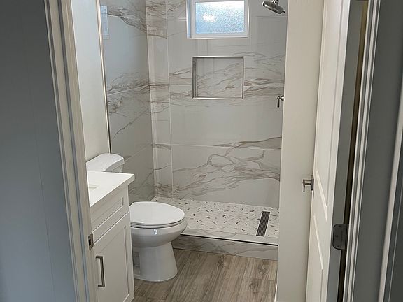 4th image of 541 Garnet Way #B
