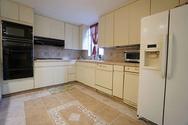 Rented by Compass | media 33