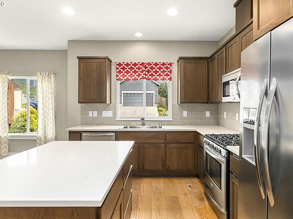 4th image of 5003 NE 42nd St