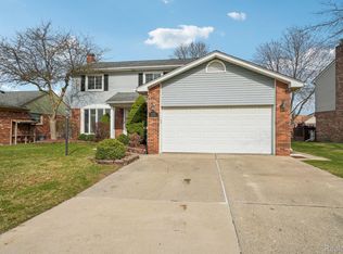 47274 Meadowbrook Dr, Macomb, MI 48044