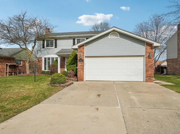 47274 Meadowbrook Dr, Macomb, MI 48044