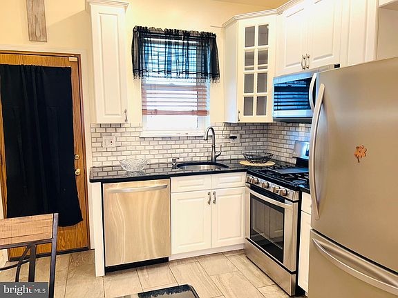 3rd image of 115 E Phil Ellena St