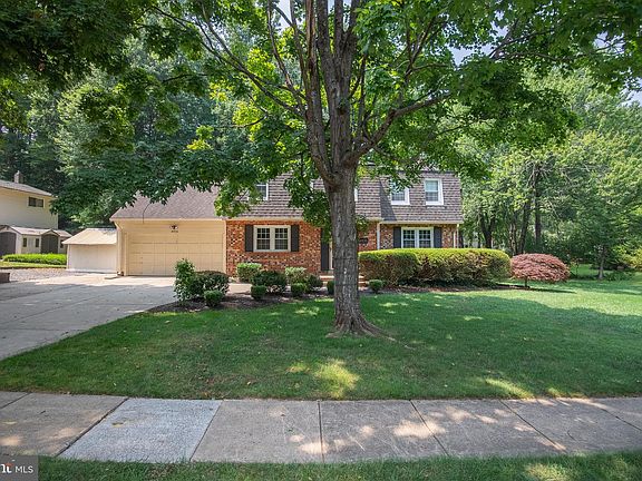 3rd image of 4836 Gainsborough Dr