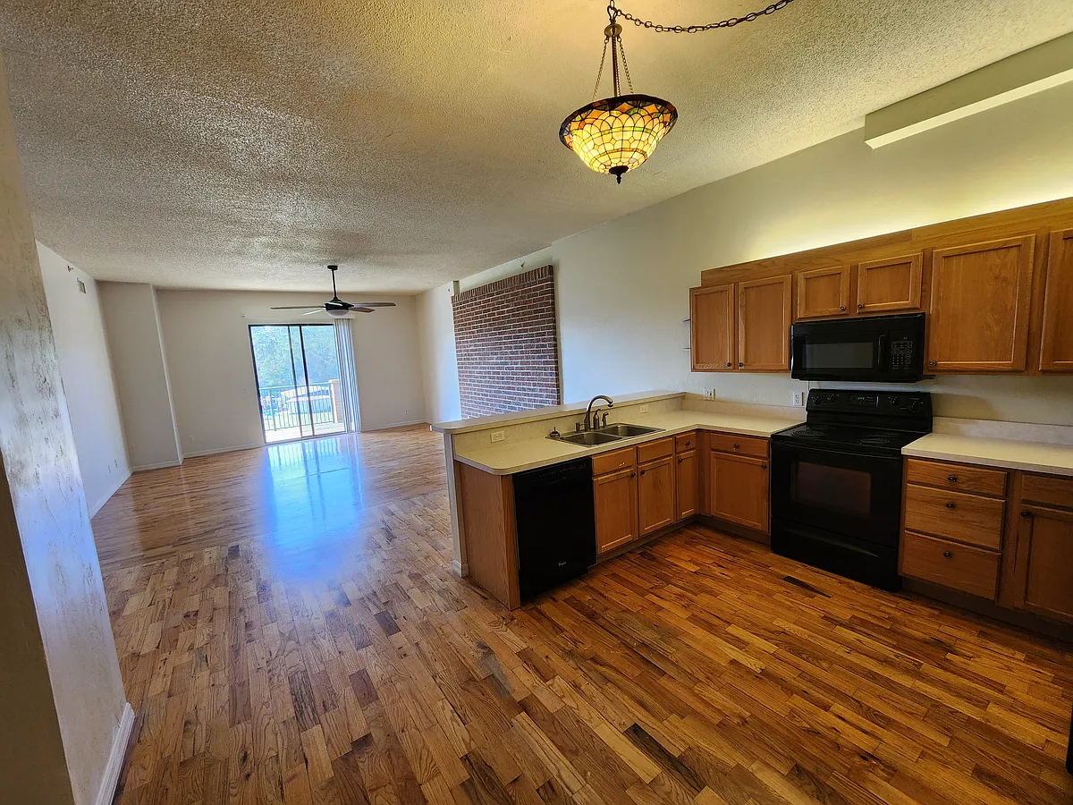 Building Photo - 3951 NW 48th Ter #306
