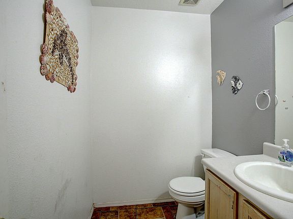 5th image of 10615 Pueblo Pl NW