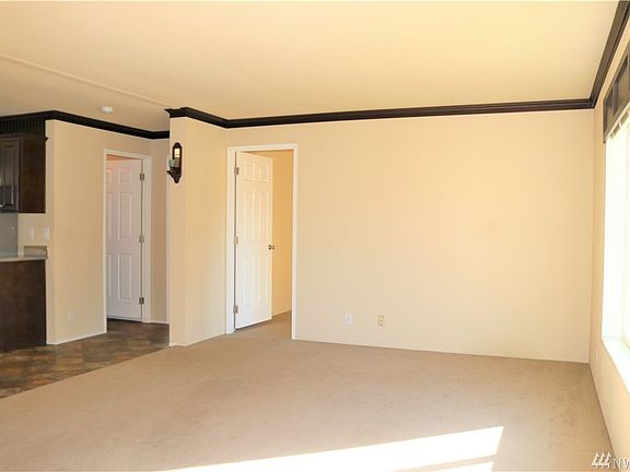 5th image of 110 E Harris Ave
