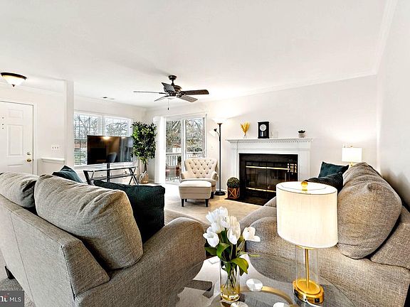 2nd image of 219 Fernwood 219b Pl