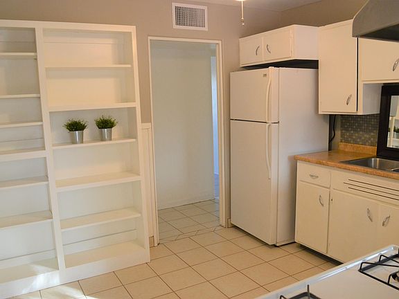 5th image of 2207 E Glenrosa Ave