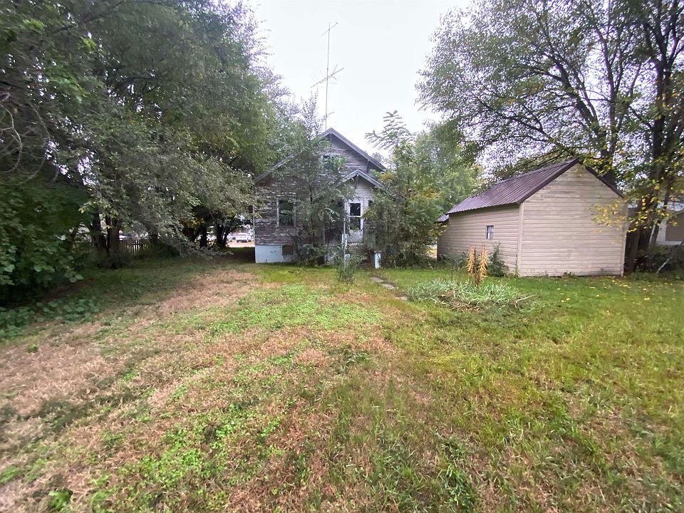 2nd image of 208 N Locust