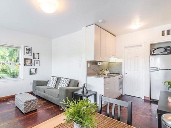 4th image of 1555 Pennsylvania Ave APT 202
