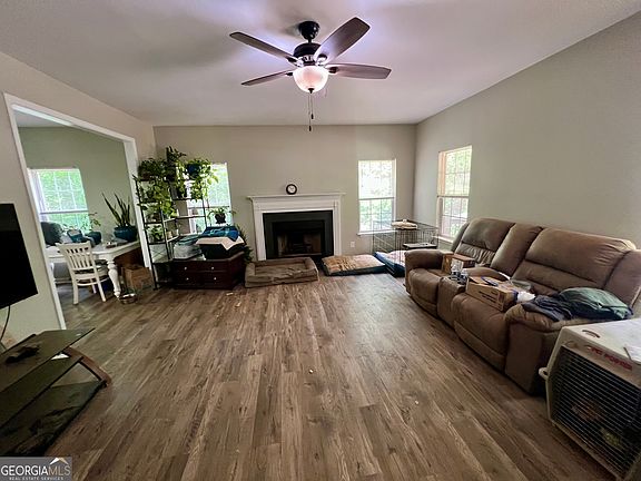 3rd image of 4745 Liberty Rd
