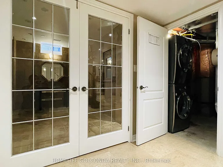 110 A Bond Cres #LOWER — Photo 7