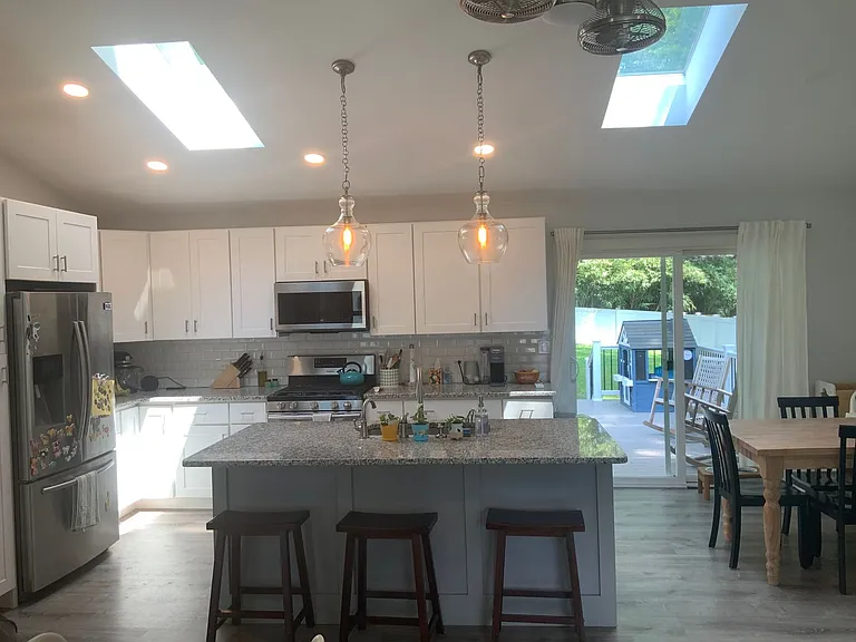 165 E Bay View Dr — Photo 3