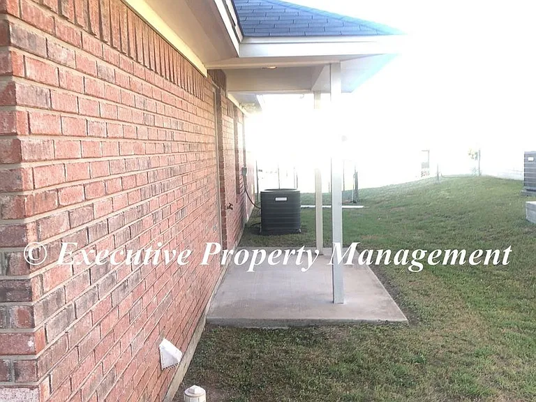 208 Janelle Dr — Photo 17