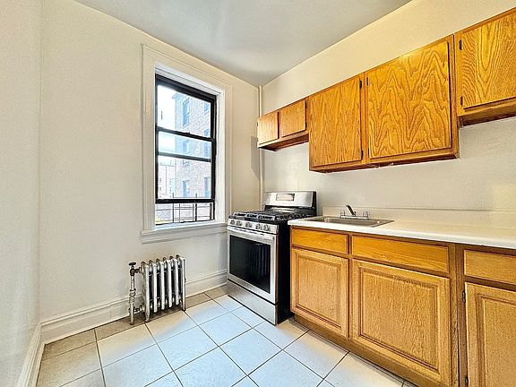 5th image of 2680 30th St APT 3S