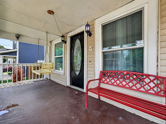 4th image of 719 Plum St