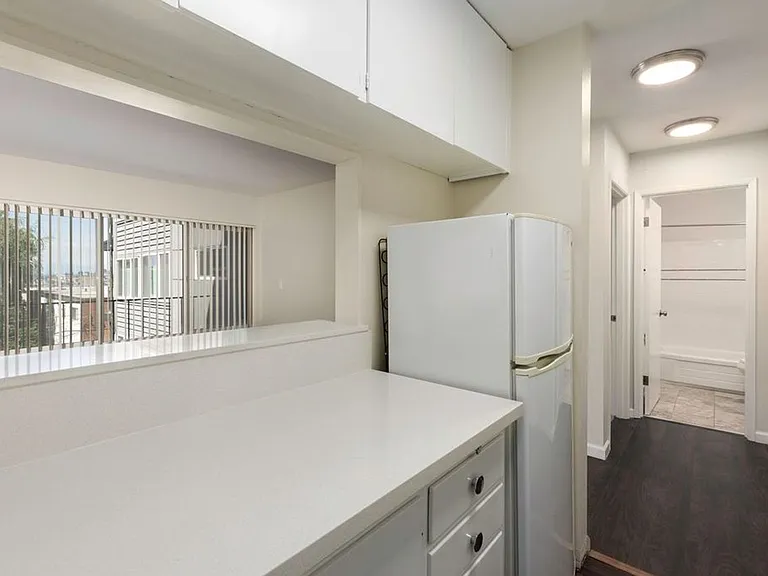 Cordova Apartments — Photo 61