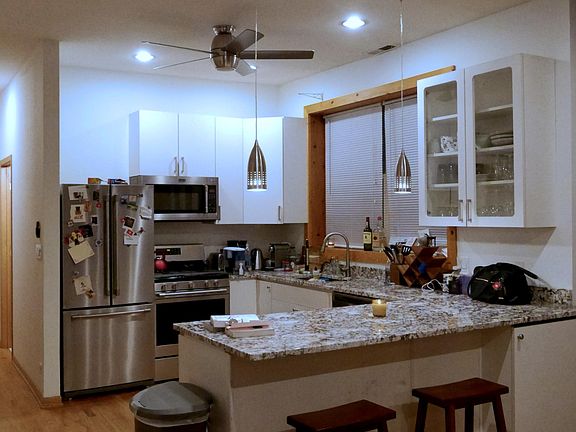2nd image of 940 N Damen Ave APT 2F