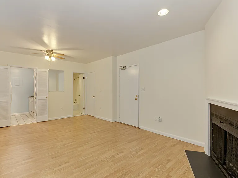 2012 O St NW #25 — Photo 4