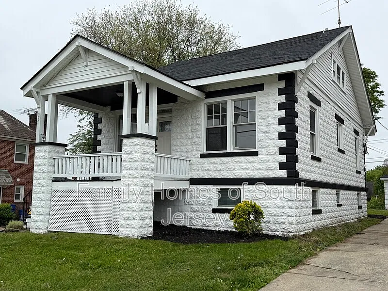 4 bed, 2.0 bath, 1650 sqft, $2,400 — Photo 3