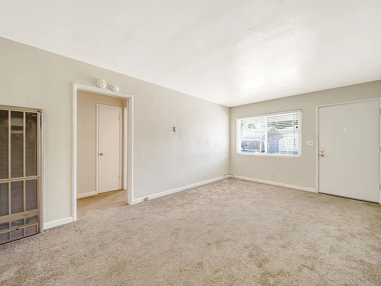 1821 Woodland Ave — Photo 8
